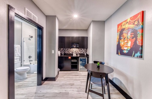 Biloxi Hotel | The Bella 102 | Hip-Hop Vibes & King Comfort