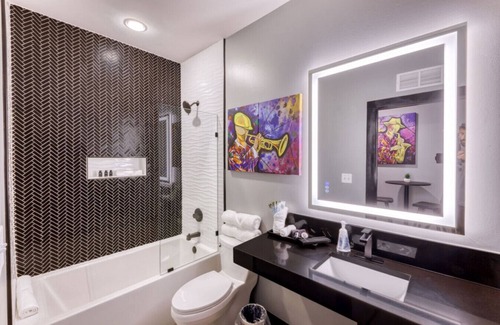 Biloxi Hotel | The Bella's Swing & Sway Suite, Sleeps 2, King Bed, Private Patio