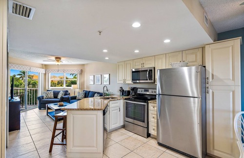 St. Pete Beach Condo | The Belle on the Bay | Updated | Prime Location