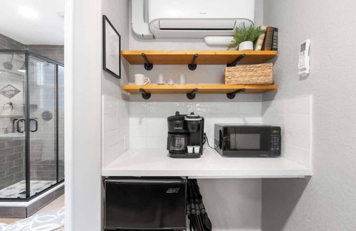 Three Rivers Apartment | The Belle Sequoia Motel RM9