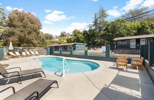 Three Rivers Apartment | The Belle Sequoia Motel RM9