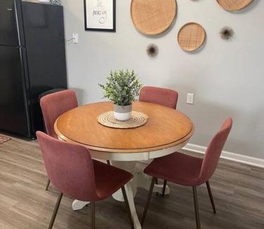 Hamilton Apartment | The Bernice - 2 Bedroom Apt in Quilt Town, USA