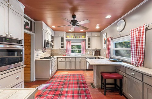 Mentone Cottage | The Berry House in downtown Mentone