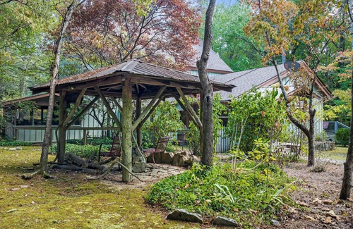 Mentone Cottage | The Berry House in downtown Mentone