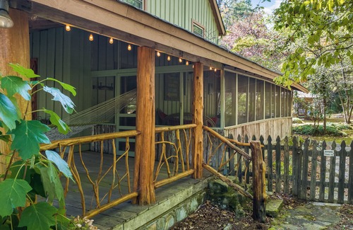 Mentone Cottage | The Berry House in downtown Mentone