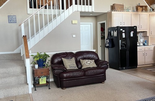 Milledgeville House | The BEST Views on Lake Sinclair - Welcome to The Escape Hatch! NEW HOT TUB!