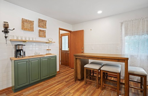 Waterford House | The Beverly on Buena Lake-Hot tub, Kayaks, Ice Fishing