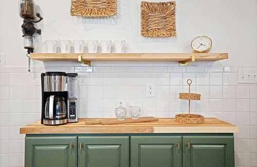 Waterford House | The Beverly on Buena Lake-Hot tub, Kayaks, Ice Fishing