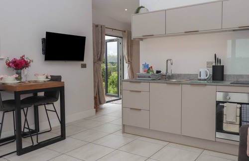 Tiverton Cottage | THE BICKLEIGH, romantic, with hot tub in Tiverton