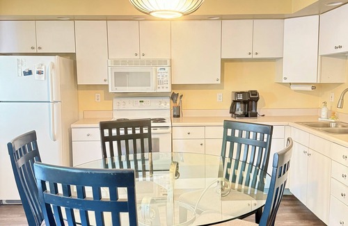 Arnolds Park Resort | The Big House at Pick’s Resort is the perfect stay for your family or group