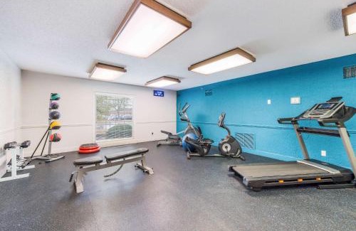 Blue Ash Hotel | The Blu Hotel Blue Ash Cincinnati, an Ascend Collection Hotel