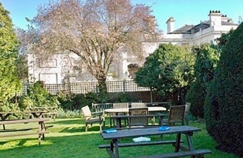 Byfleet Hotel | The Blue Anchor