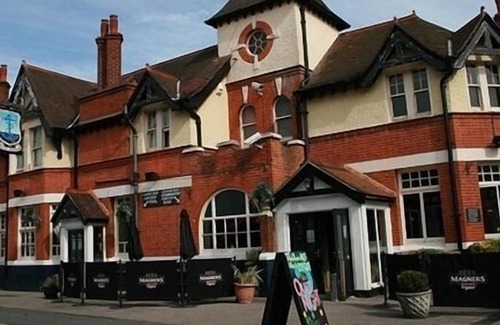 Byfleet Hotel | The Blue Anchor