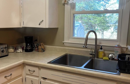 Pleasanton House | The Blue House, a comfy and welcoming home for family and friends