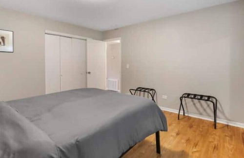 Waukegan House | The Blue House ~ Spacious & Near Naval Academy