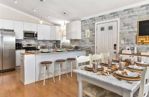 Caine Woods House | The Blue House! Walk to the Beach! FirePit-Bikes-PingPong- Fully Fenced Yard!