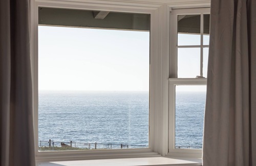 Sunset Cliffs House | The Boat House | Single Family Oceanfront | Hot Tub | Game Room | AC