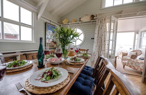 Felixstowe House | The Boathouse in Felixstowe Ferry - Stunning Waterfront Property