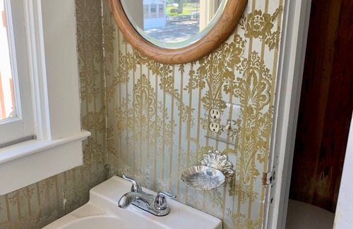 Bridgeport Hotel | The Bodie Hotel