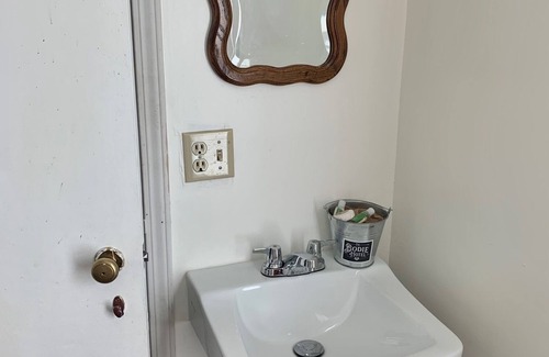 Bridgeport Hotel | The Bodie Hotel