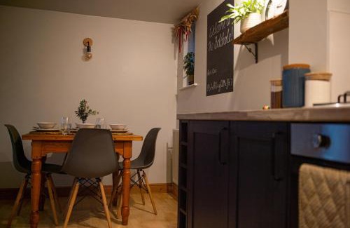 Glentham House | The Bolthole barn with wood-fired hot tub