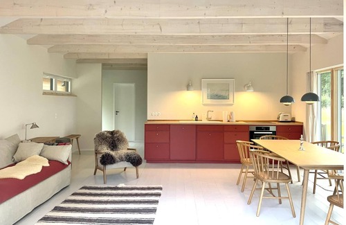 Ulsnis House | The "Bootshaus" is located in quiet Ulsnis with a lot of nature around the house, just behind the coach house at the ferry house, plus its own garden of approx. 1000m², which is currently still in the growth phase, pure nature