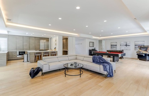 Redding Villa | The Bostonian▪︎Pool💦Hot Tub🌀 Arcade🎮Billiards🎱