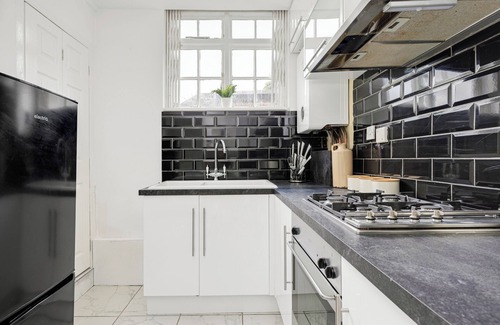 Bromley North Apartment | The Bow Road Collection