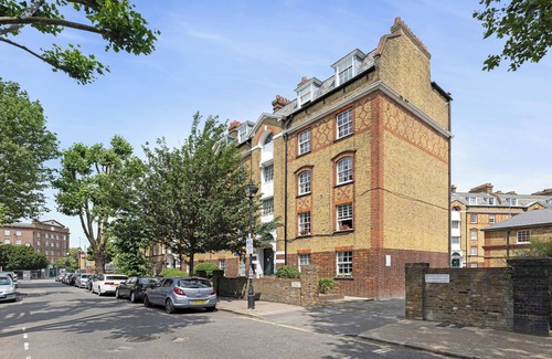 Bromley North Apartment | The Bow Road Collection