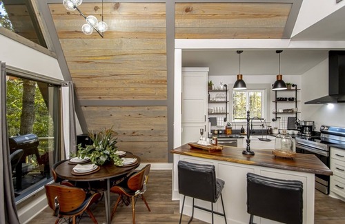 Saint Joe Ski Chalet | The Bridge House Rock Hot Tub Buffalo River