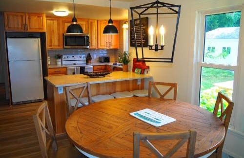 Frankfort House | The Bright And Breezy - Lakefront With Spa!