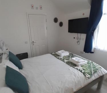 Leicester Hotel | The Broadway Rooms