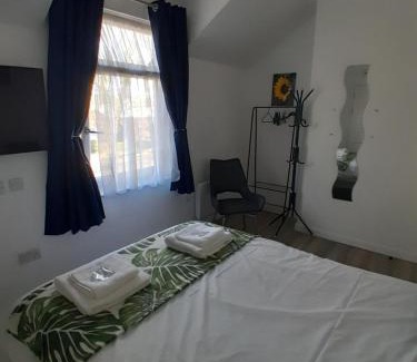 Leicester Hotel | The Broadway Rooms