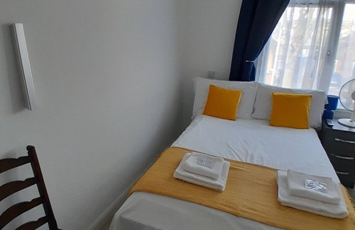 Leicester Hotel | The Broadway Rooms with parking and restaurant, close to National Space Centre