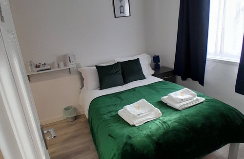 Leicester Hotel | The Broadway Rooms with parking and restaurant, close to National Space Centre