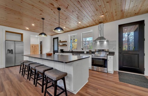 Logan Cabin | The Buffalo at Whiskey Ridge Cabins; Luxury in the woods