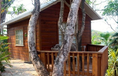 Jonesville Apartment | The Bungalow, Comfy Studio