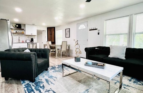 Zephyrhills House | The Bungalow Getaway