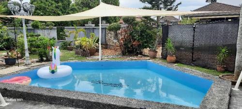 Taman Rakyat Mergong House | The Bungalow Homestay with Private Pool by Cheta