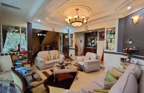 Taman Rakyat Mergong House | The Bungalow Homestay with Private Pool by Cheta