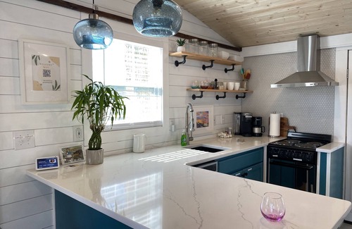 Acworth Apartment | The Bunkhouse “ 5 minutes to I-75” Unique Loft across Brewery & Wedding Venues.