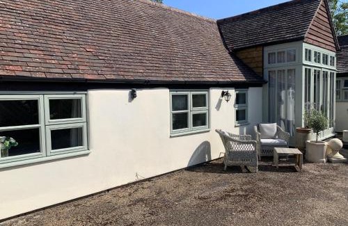 Frilford House | The Byre, at Cradle Barn offering a king suite