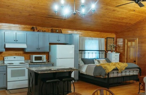 Danielsville Cabin | The Cabin @ Mirror Lake