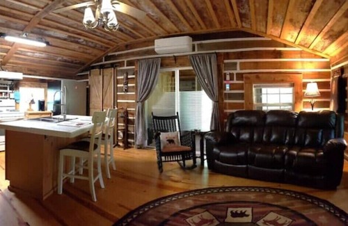 Clayton Cabin | The CABIN on CULVER CHRISTMAS TREE FARM