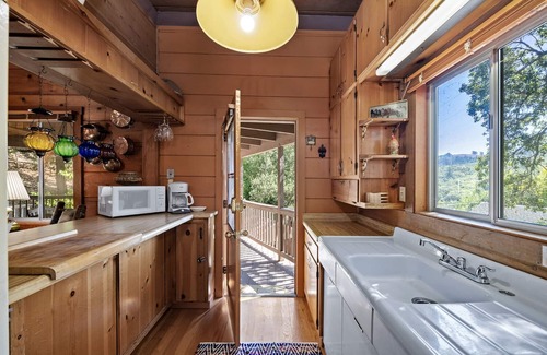 Healdsburg Cabin | The Cabin on Fitch Mountain