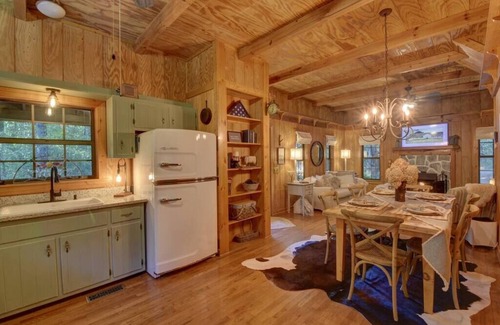 Clayton Cabin | The Cabin @ Possum Trot- A Rustic Chic Escape