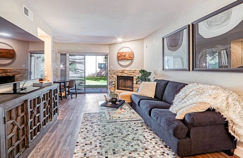 McCormick Ranch Apartment | The Cacti Crashpad~Epicenter of fun|2 Heated Pools