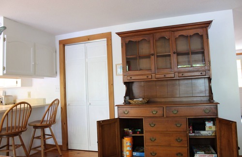 Harrison House | "THE CALLING LOON". A sunny 5 bedroom, 2 bath house on Crystal Lake! Sleeps 9.