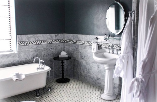 Lewistown Hotel | The Calvert Hotel