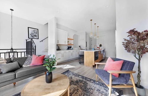 Five Points House | The Camellia - Rooftop Patio & Dog Friendly!